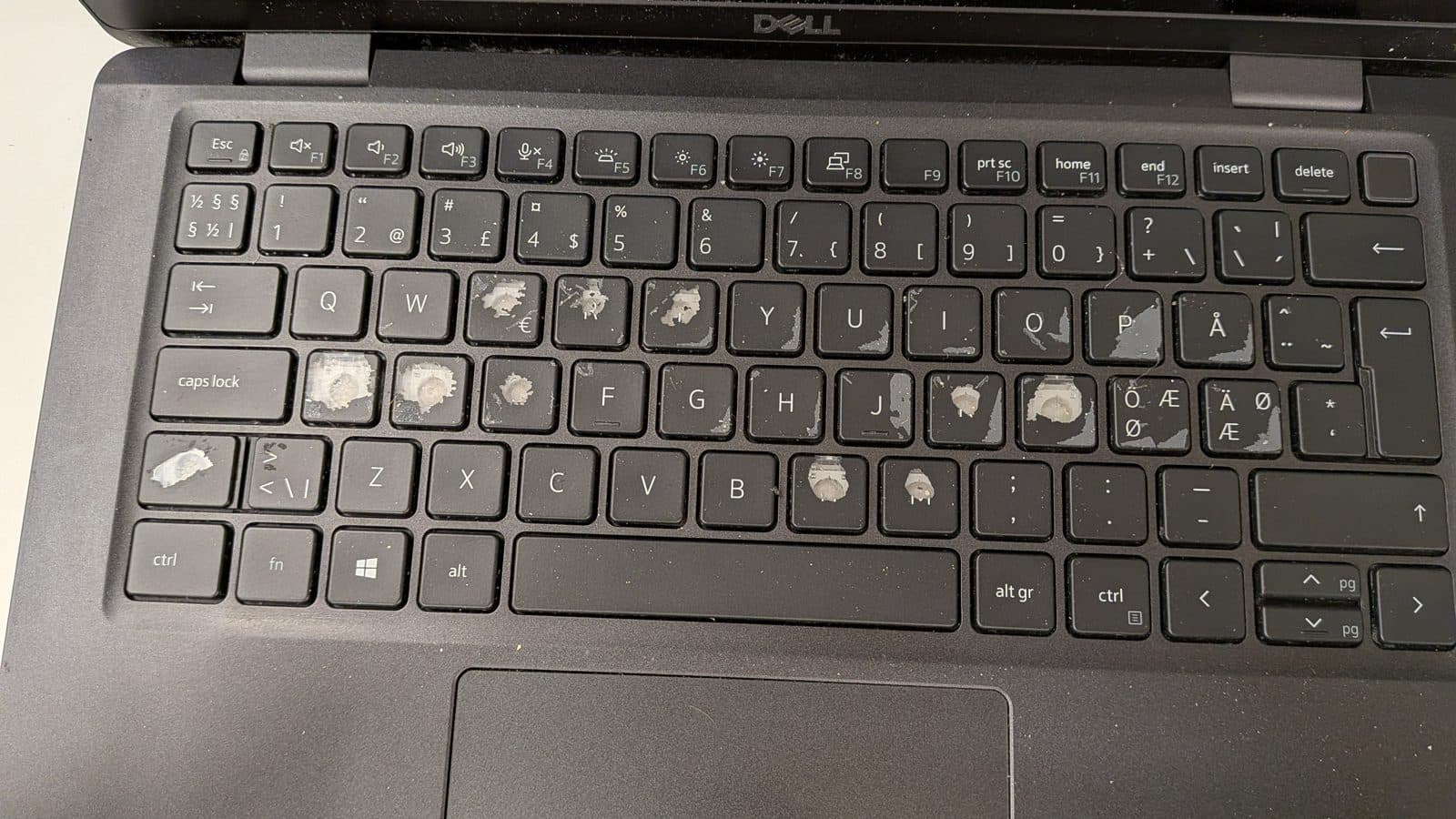 Tastatur, Note B-: Beschriftung teilweise abgerieben, jede Taste vorhanden